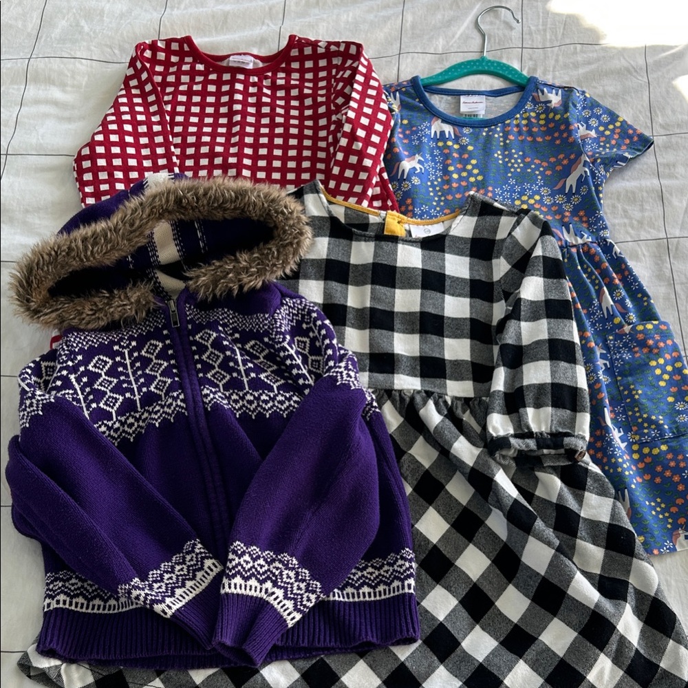 Lot of Hanna Andersson Dresses and Sweater size 120(6/7)